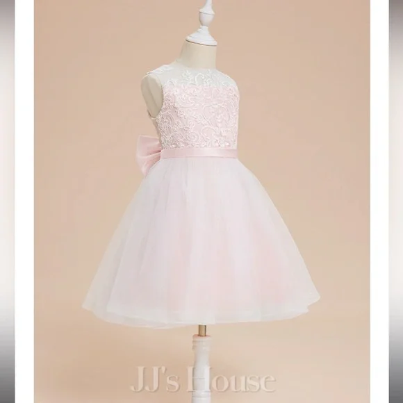 JJ's House A-line Scoop Knee-Length Lace Tulle Flower Girl Dress With Bow - Size: 06, Blushing Pink JJ's House A-line Scoop Knee-Length Lace Tulle Flower Girl Dress With Bow - Size: 06, Blushing Pink